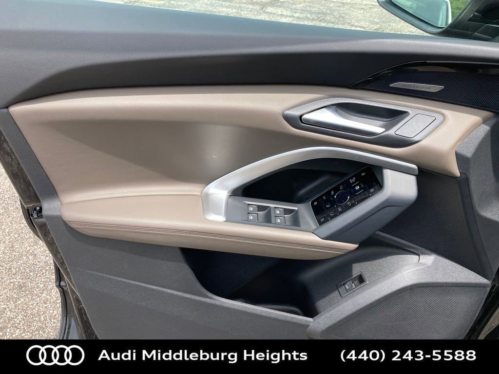 Used 2025 Audi Q5 Premium w/ Convenience Package image 10