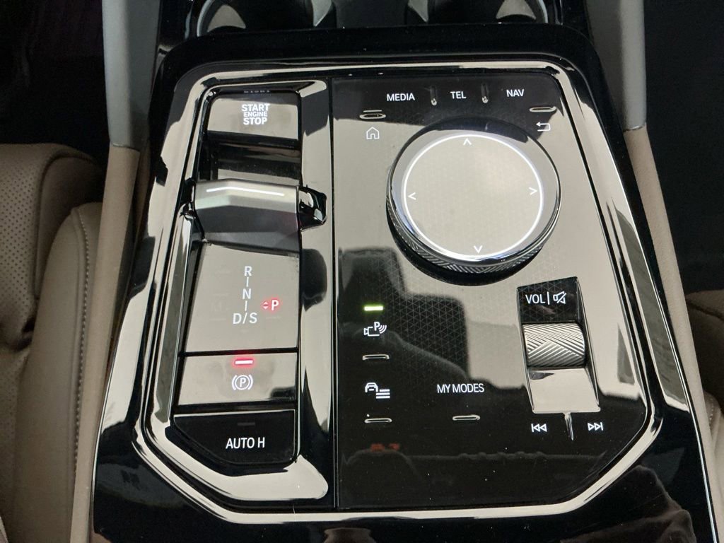 Certified 2025 BMW 530i w/ Premium Package RWD image 17