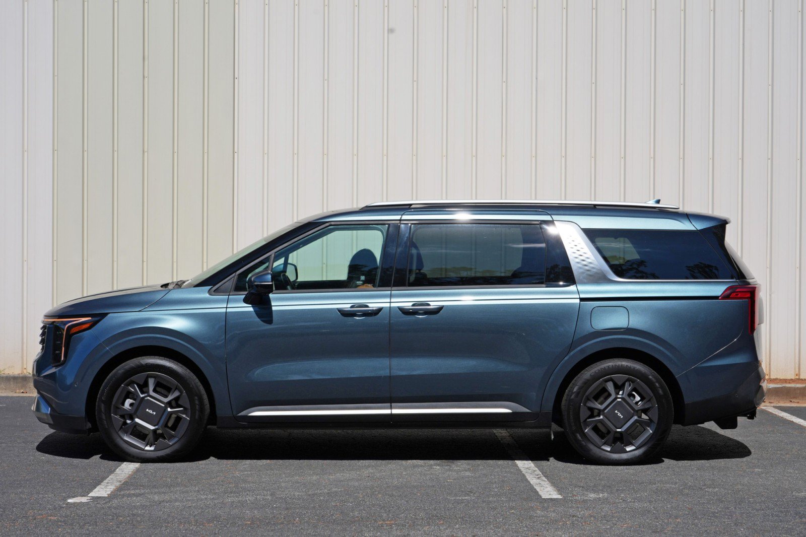 Used 2025 Kia Carnival SX FWD image 57