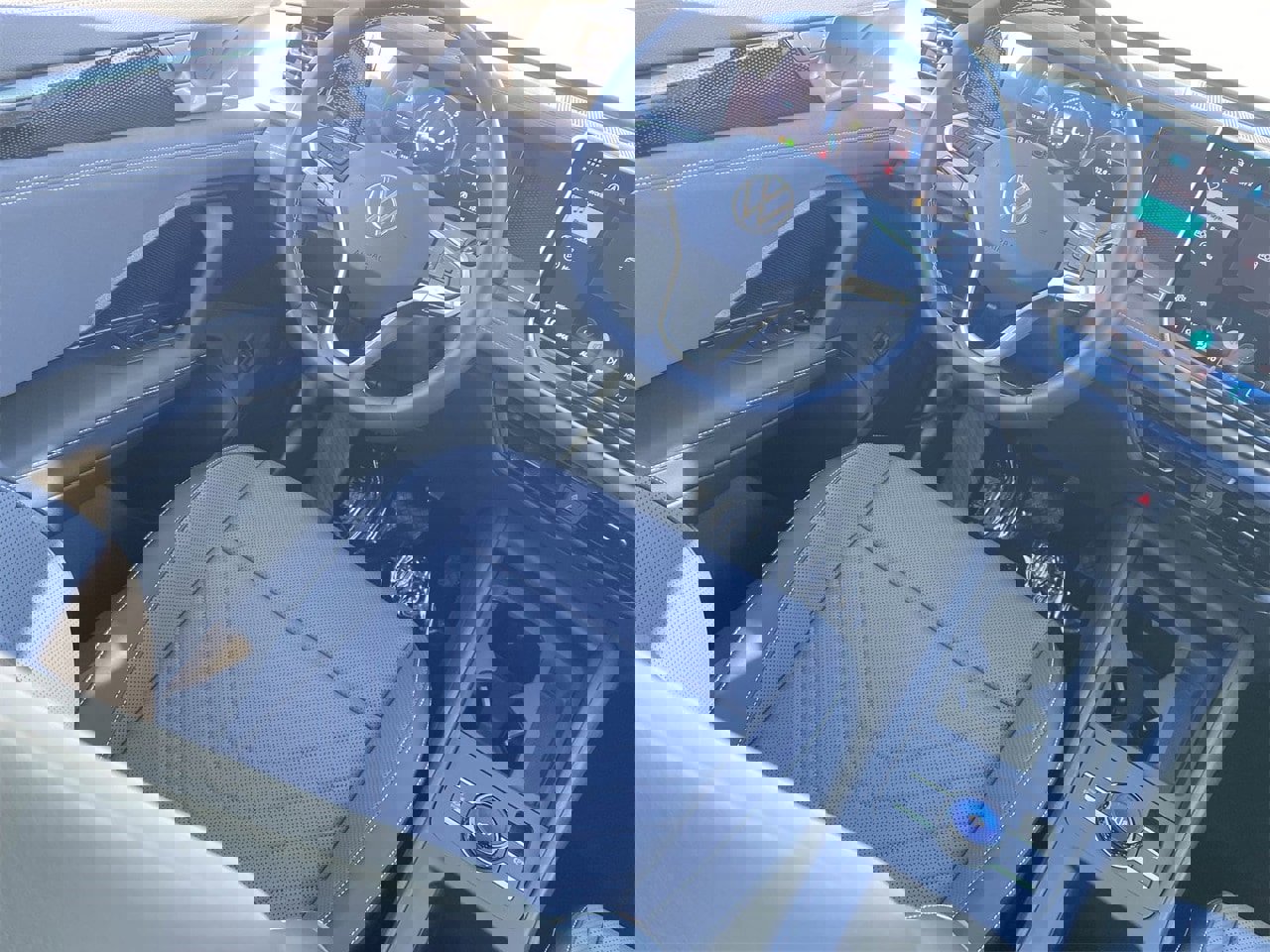 New 2025 Volkswagen Tiguan SE image 10