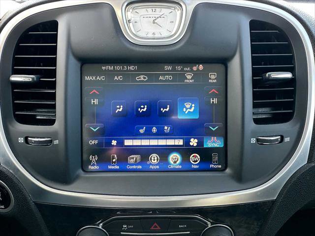 Used 2015 Chrysler 300 C w/ Light Group image 28