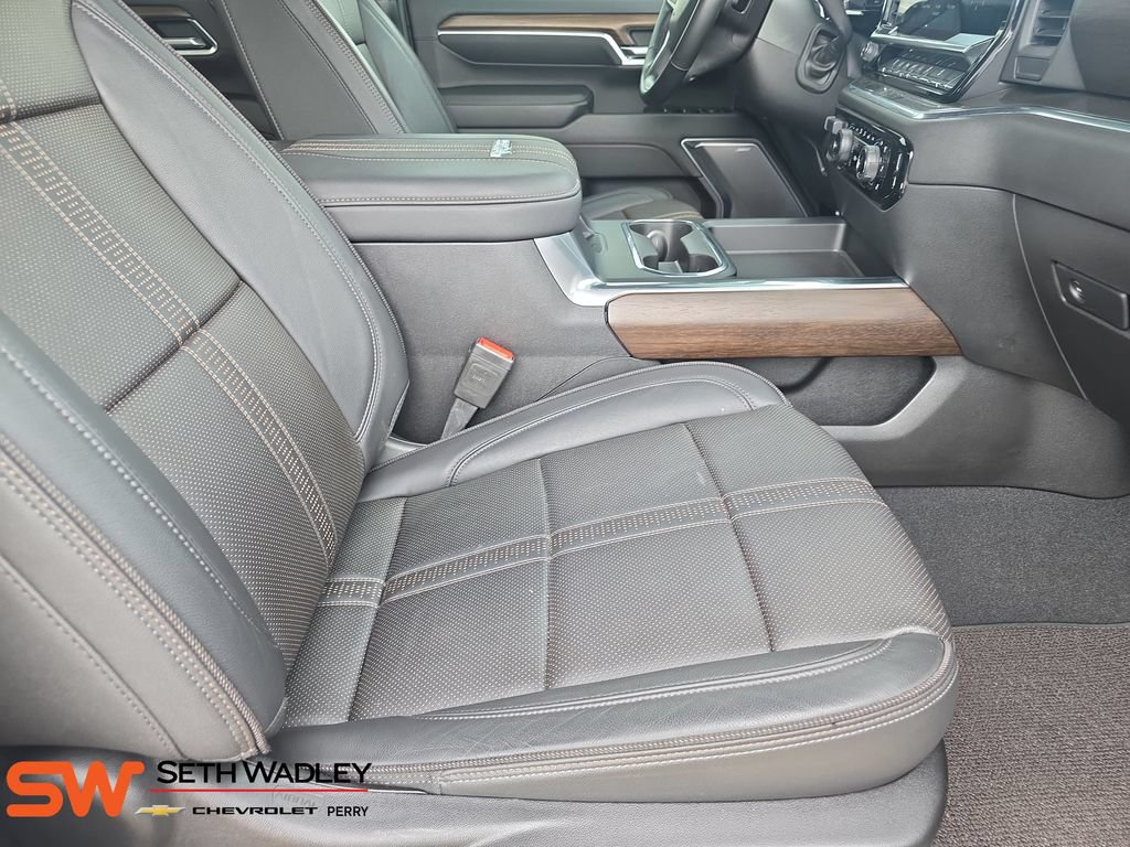 Used 2024 Chevrolet Silverado 2500 High Country w/ High Country Premium Package AWD/4WD image 10