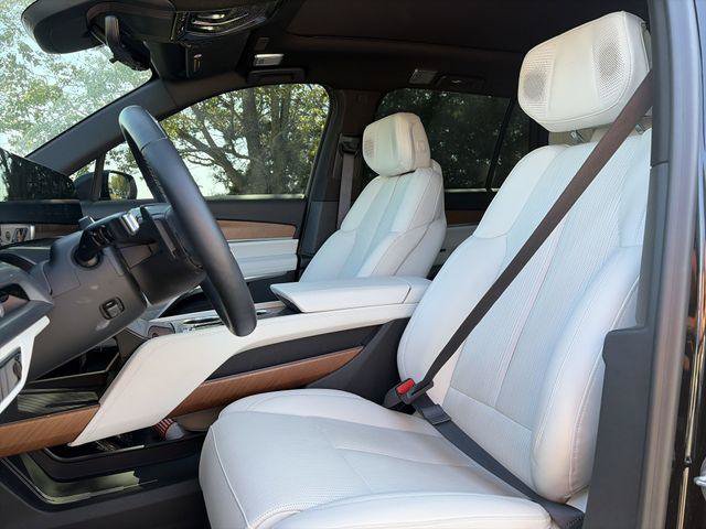 Certified 2026 Cadillac Vistiq Luxury AWD/4WD image 18