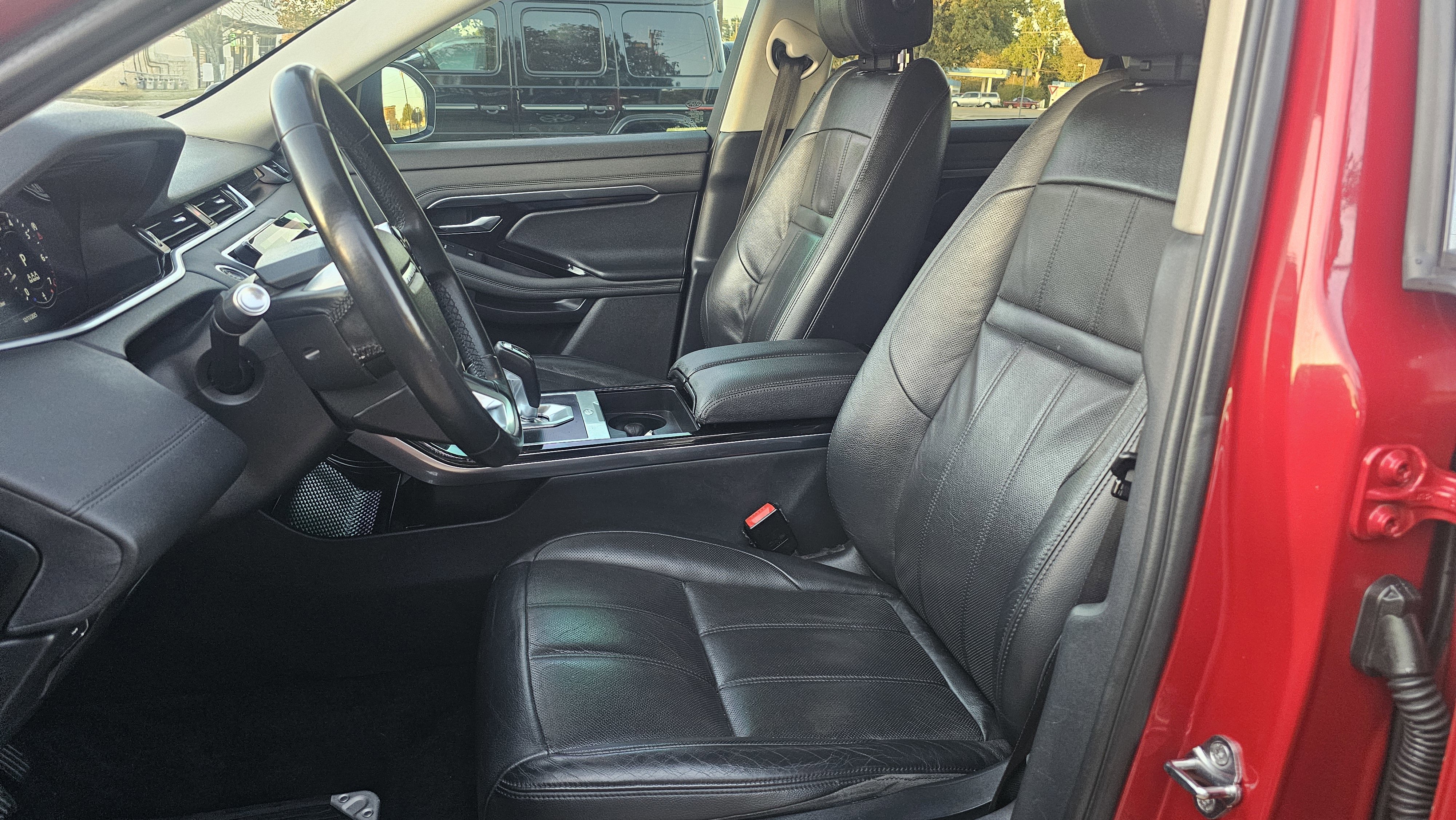 Used 2020 Land Rover Range Rover Evoque SE AWD/4WD image 25