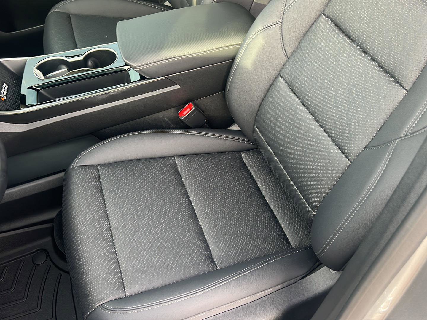 Used 2025 Chevrolet Equinox LT w/ Convenience Package II image 29