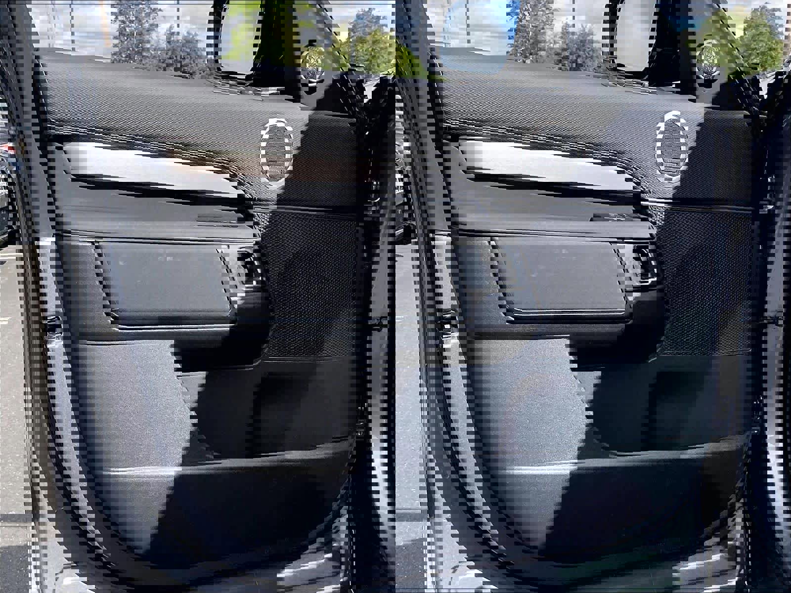 Used 2025 Land Rover Discovery Dynamic SE image 23