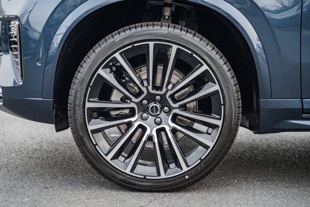 New 2026 Volvo XC90 B6 Plus w/ Protection Package Premier image 17