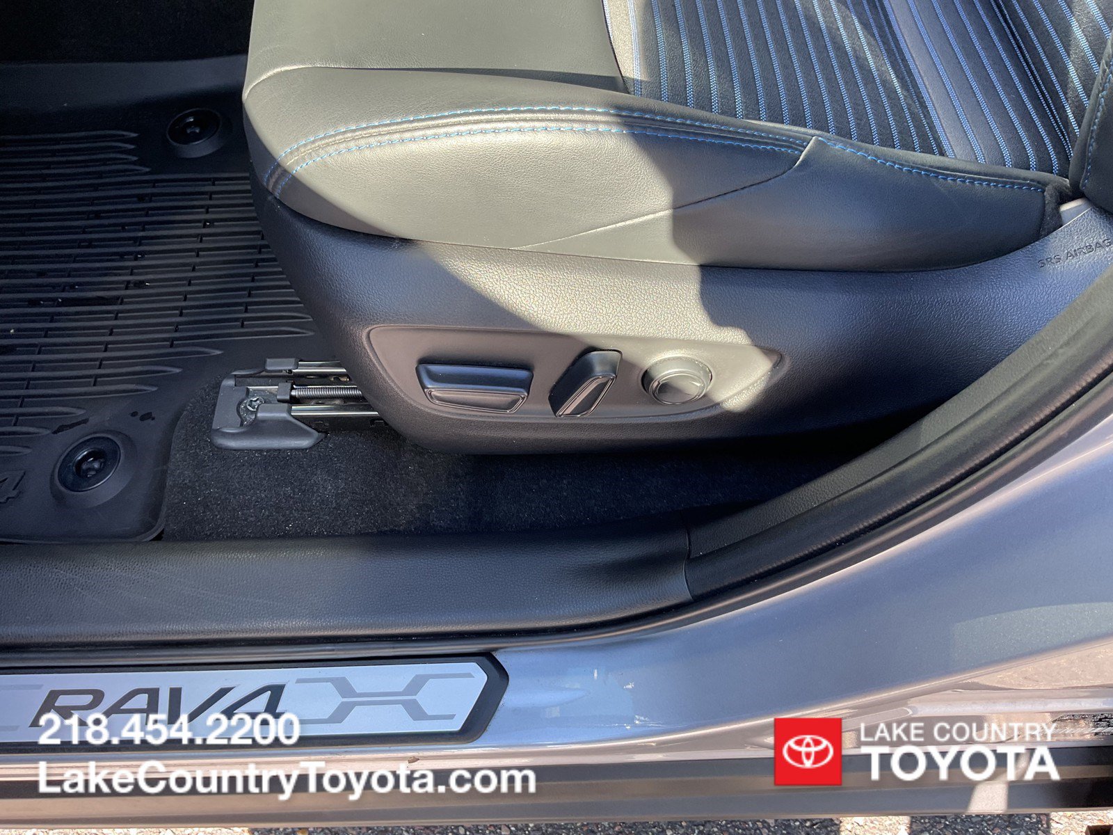 Used 2025 Toyota RAV4 XSE w/ Advanced Technology Package AWD/4WD image 24