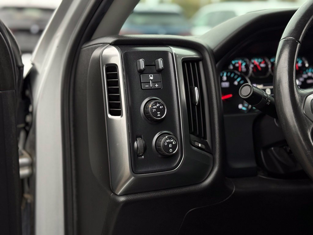 Used 2015 Chevrolet Silverado 1500 LT w/ LT Convenience Package AWD/4WD image 11