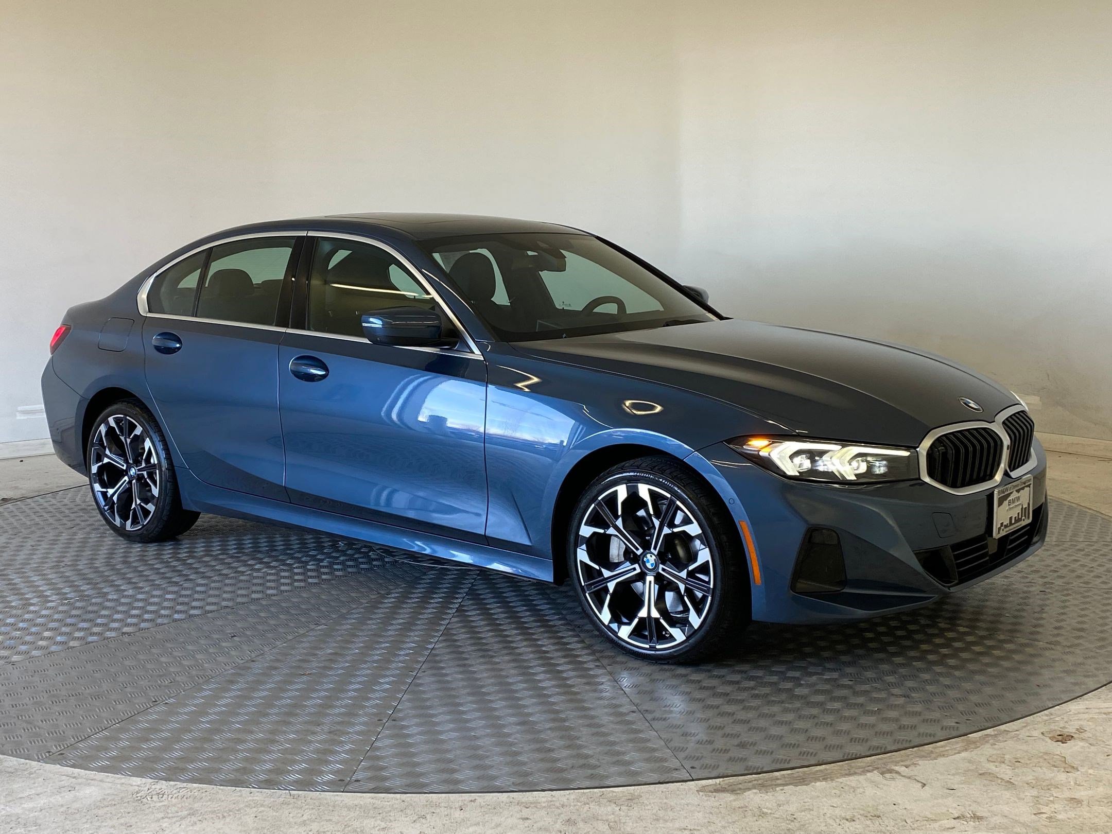 Used 2025 BMW 330i xDrive Sedan image 7