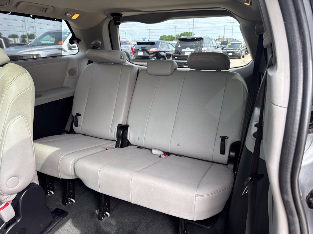 Used 2017 Toyota Sienna Limited AWD/4WD image 25