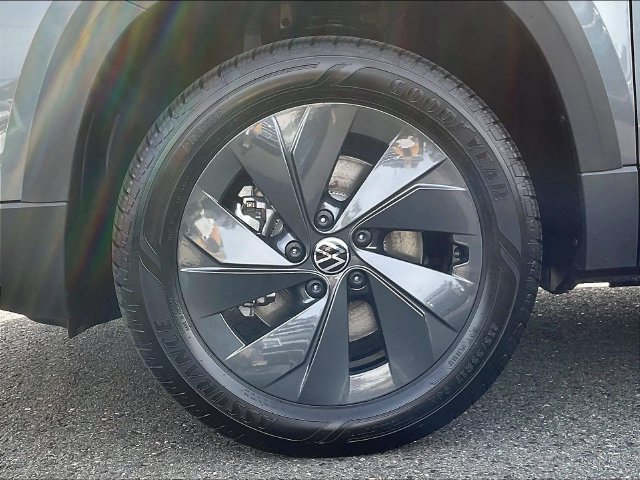New 2027 Volkswagen Taos S FWD image 16
