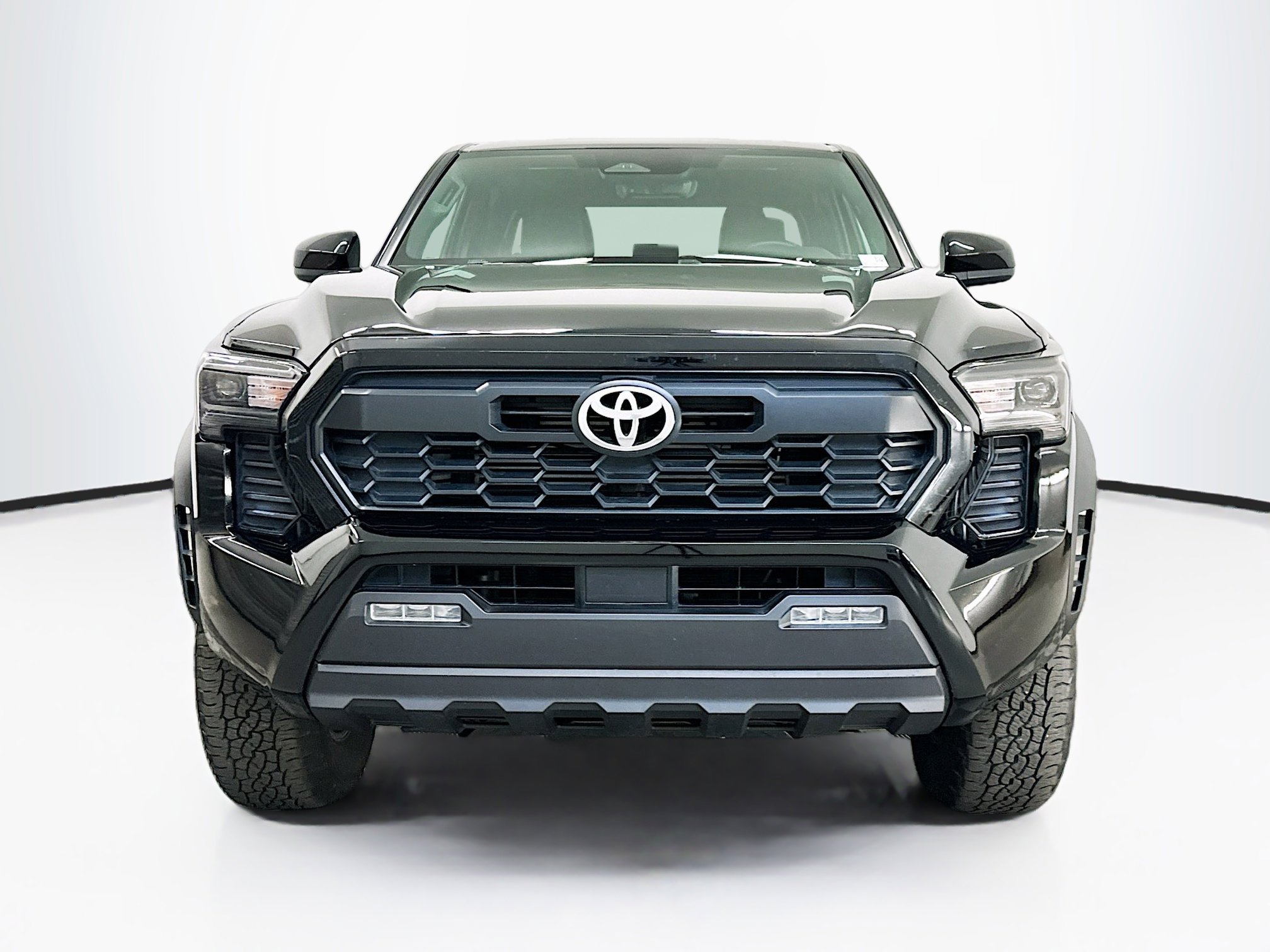 Used 2025 Toyota Tacoma TRD Off-Road image 2