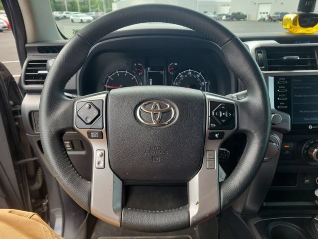 Used 2020 Toyota 4Runner SR5 AWD/4WD image 29