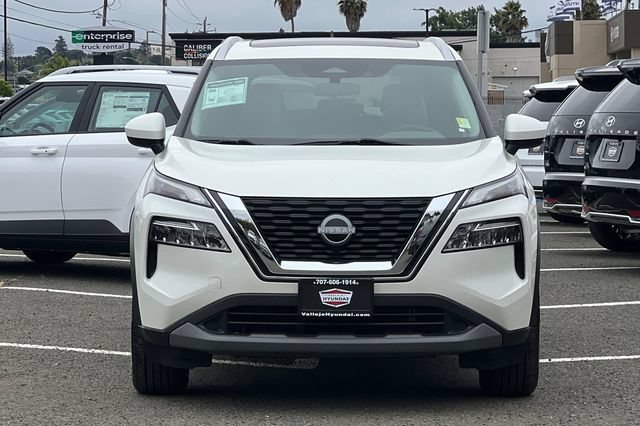Used 2023 Nissan Rogue SV w/ SV Premium B Package FWD image 11