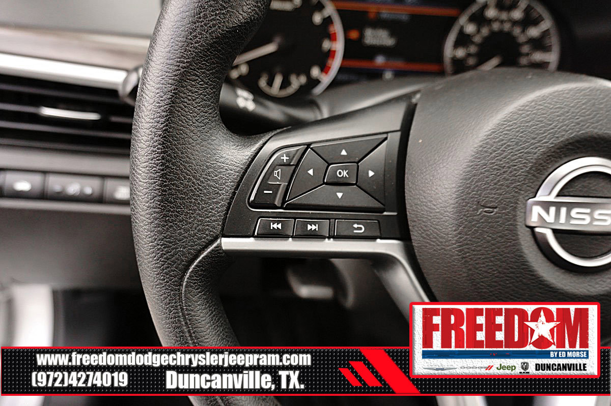 Used 2024 Nissan Altima 2.5 SV FWD image 25