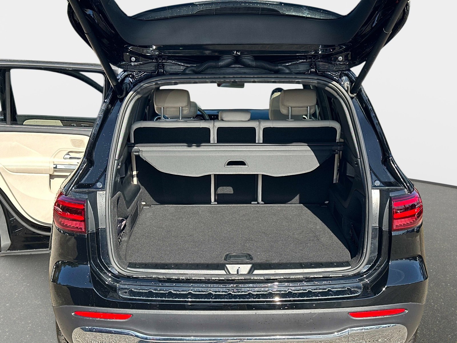 Used 2025 Mercedes-Benz GLB 250 image 11