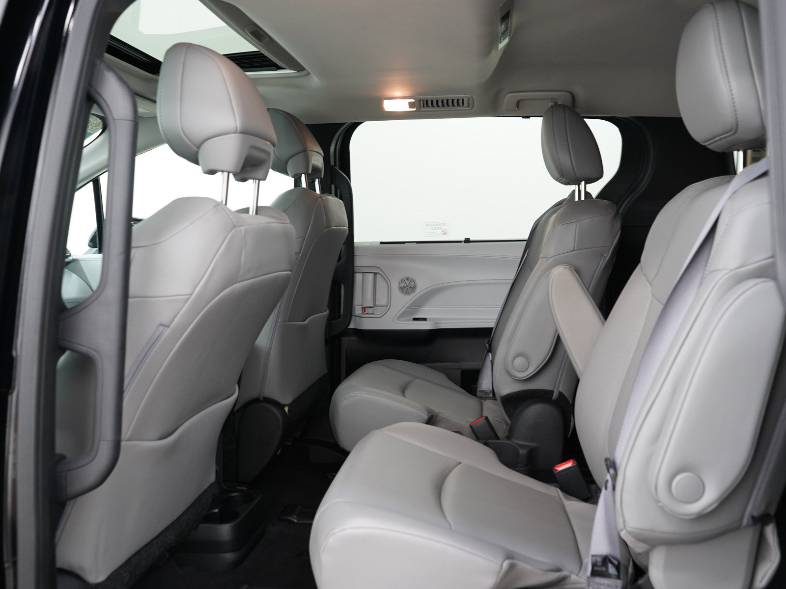 Used 2025 Toyota Sienna XLE w/ XLE Plus Package AWD/4WD image 16