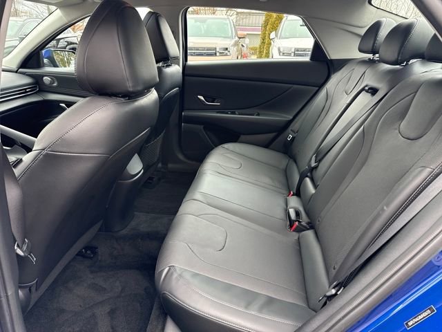 Certified 2021 Hyundai Elantra Limited w/ Cargo Package image 25