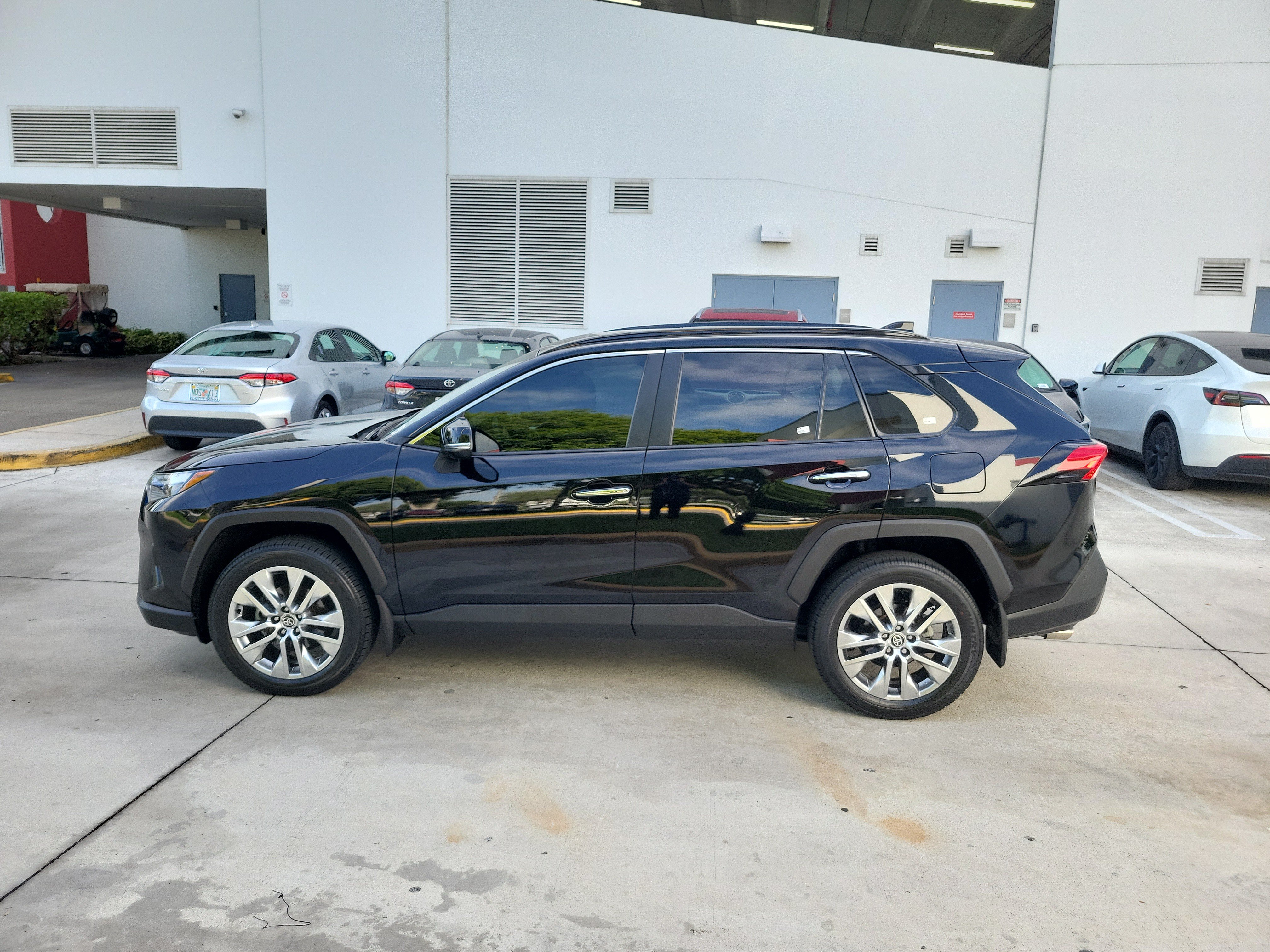 Certified 2024 Toyota RAV4 Limited w/ Advanced Technology Package FWD image 4