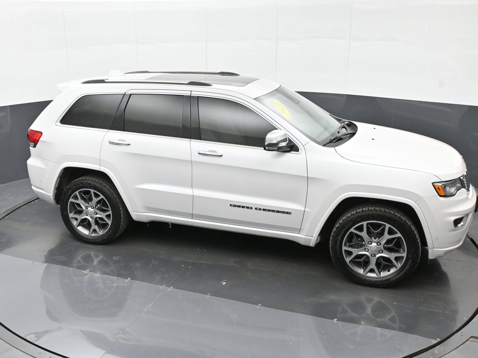 Used 2020 Jeep Grand Cherokee Overland AWD/4WD image 32