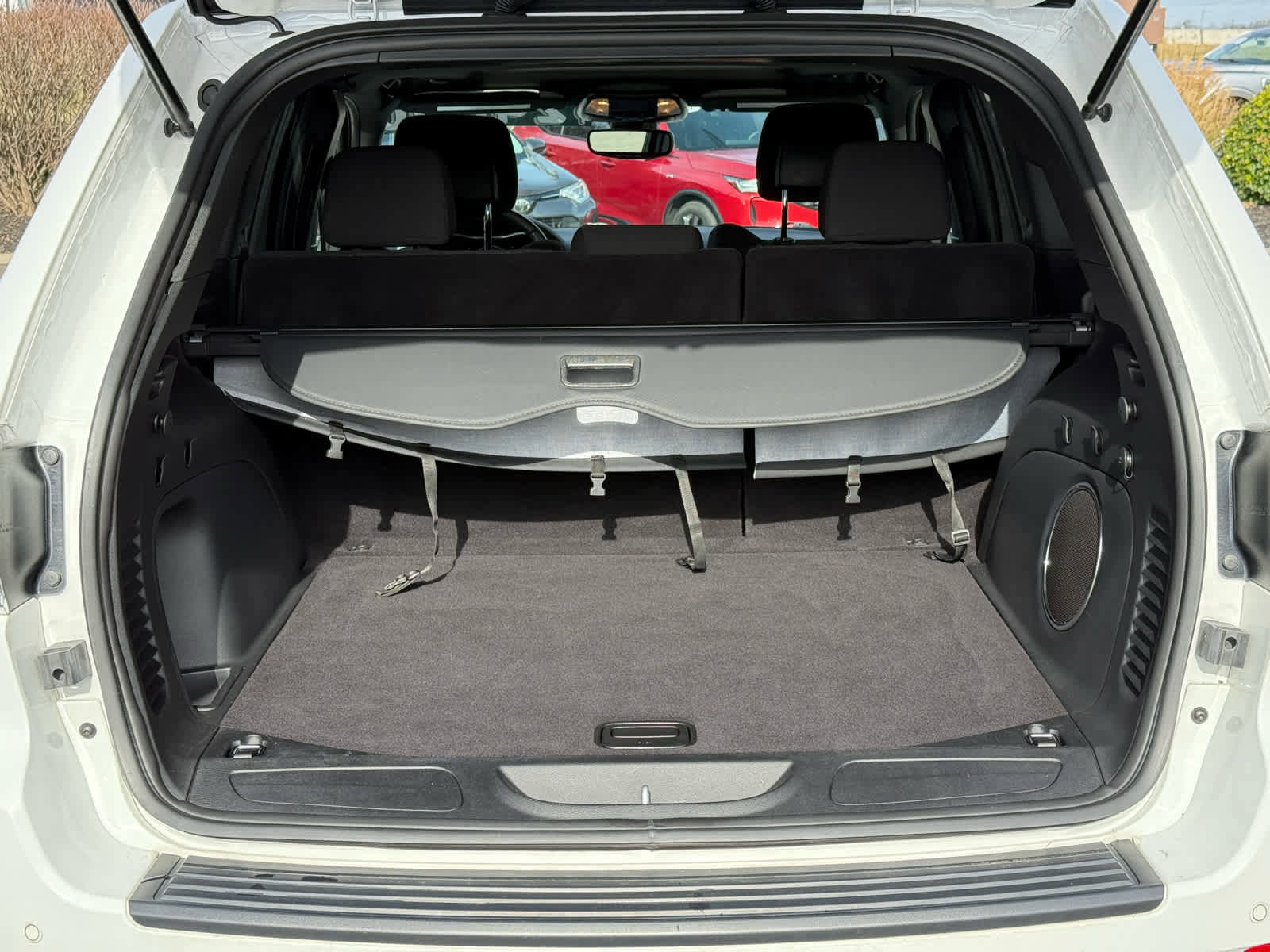 Used 2021 Jeep Grand Cherokee Laredo image 34