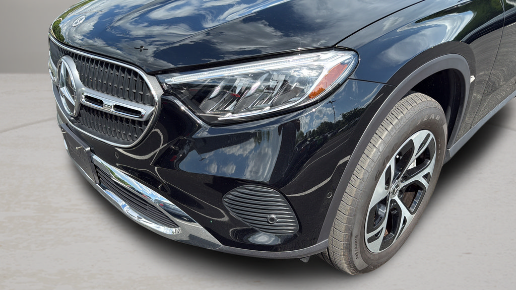Used 2025 Mercedes-Benz GLC 350e 4MATIC image 9