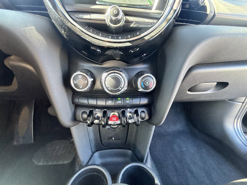 Used 2020 MINI Cooper 2-Door Hardtop image 18