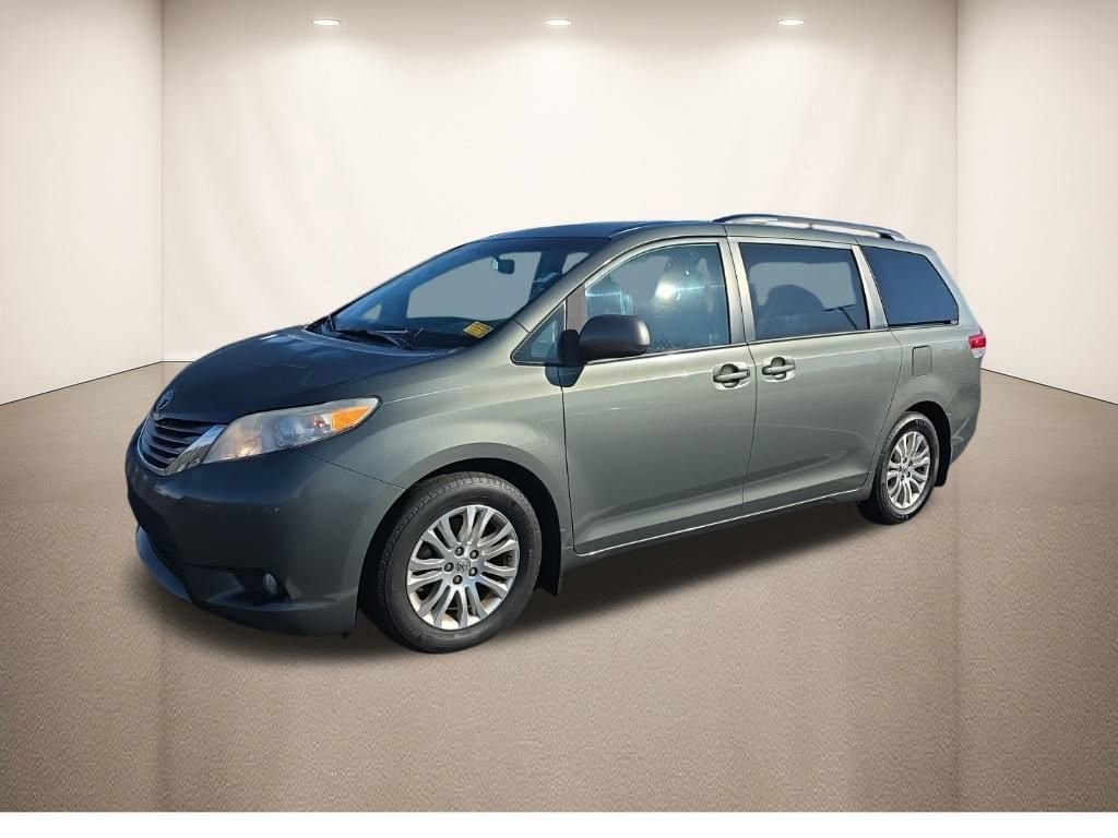 Used 2014 Toyota Sienna XLE image 13