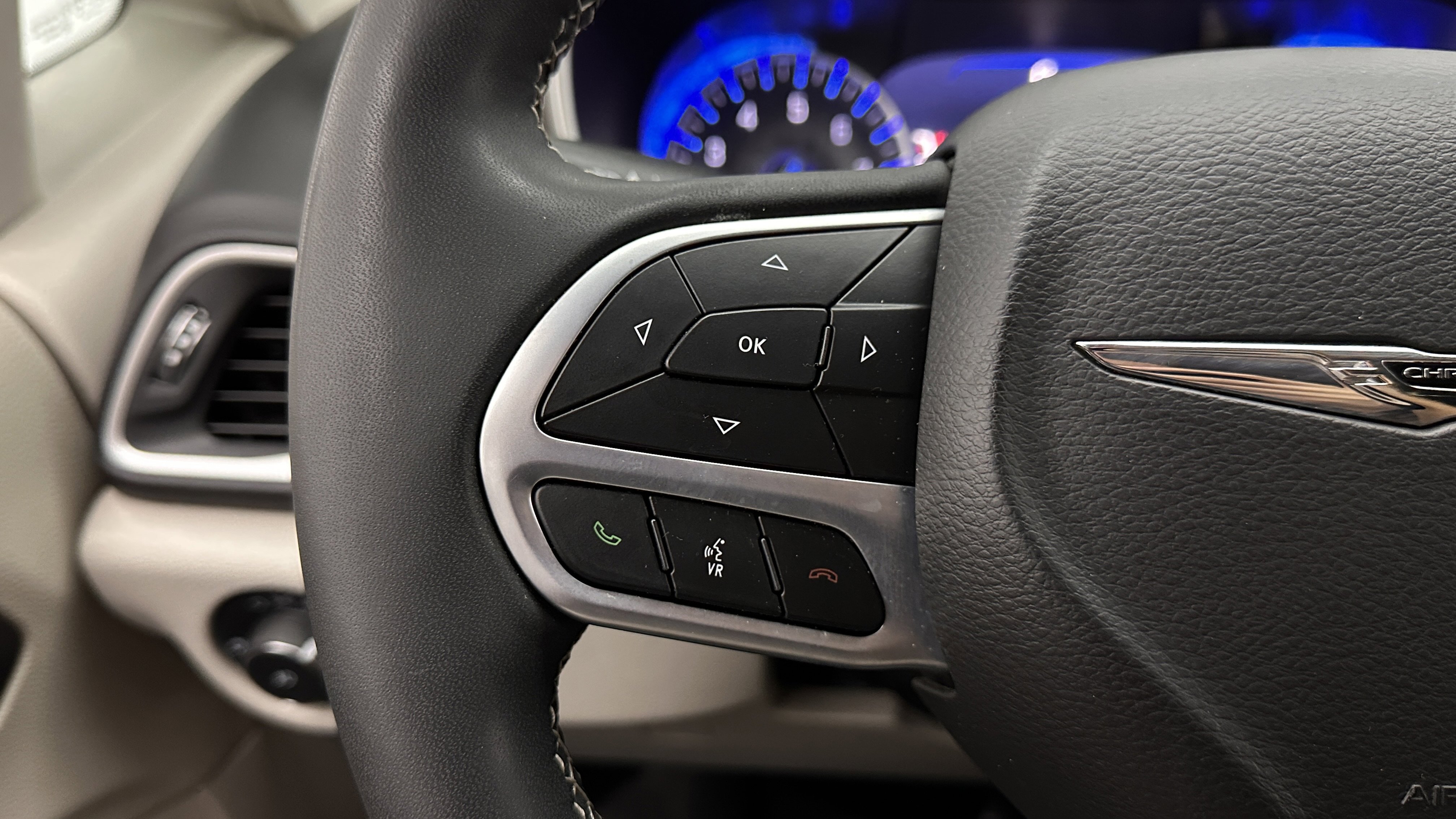 Used 2022 Chrysler Pacifica Touring-L FWD image 17