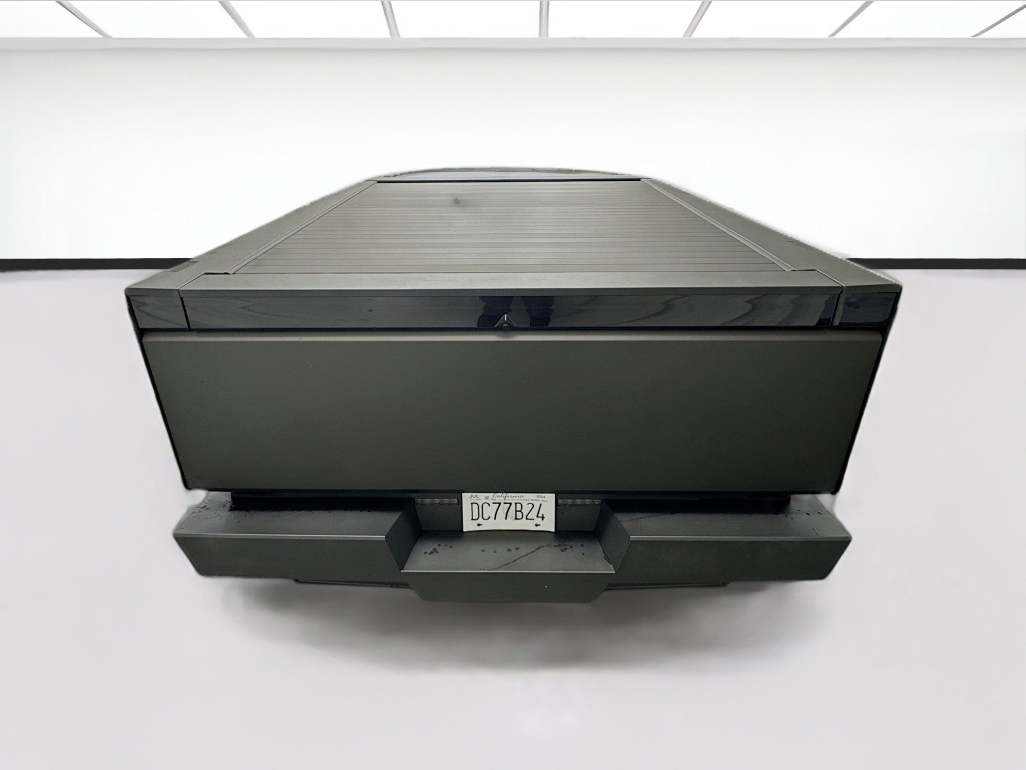 Used 2024 Tesla Cybertruck AWD Crew Cab image 5