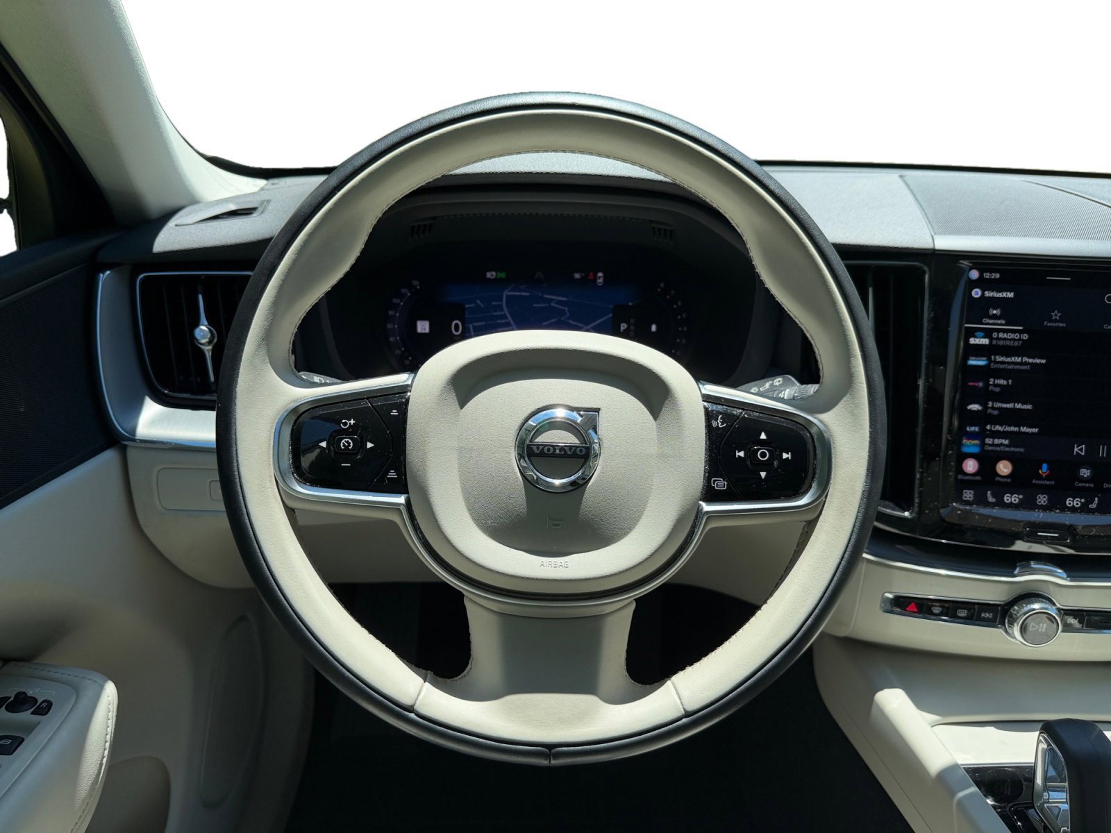 Used 2024 Volvo XC60 B5 Core AWD/4WD image 11