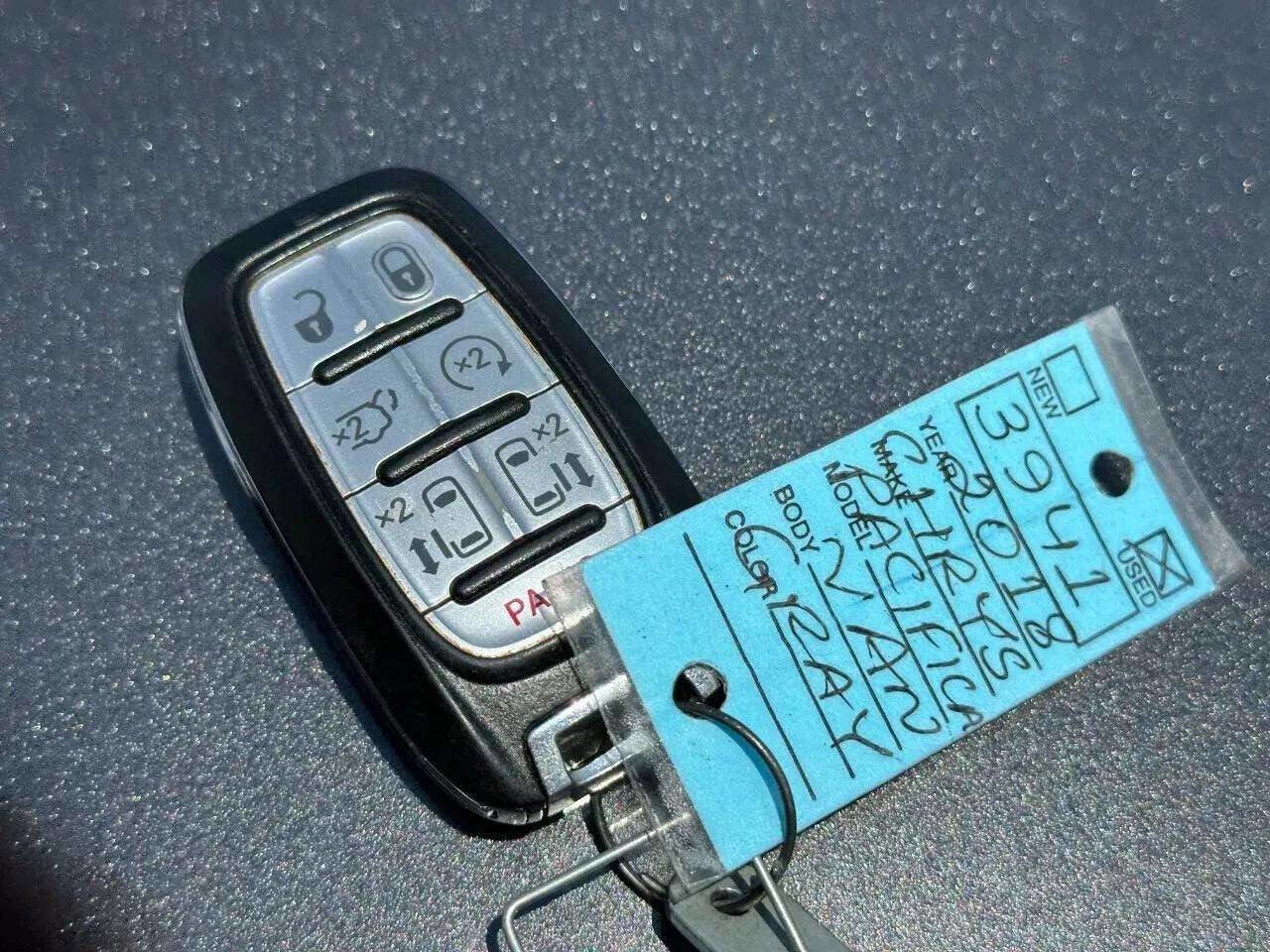 Used 2018 Chrysler Pacifica Touring-L image 63