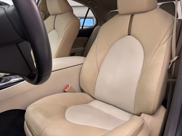 Used 2020 Toyota Camry XLE FWD image 13