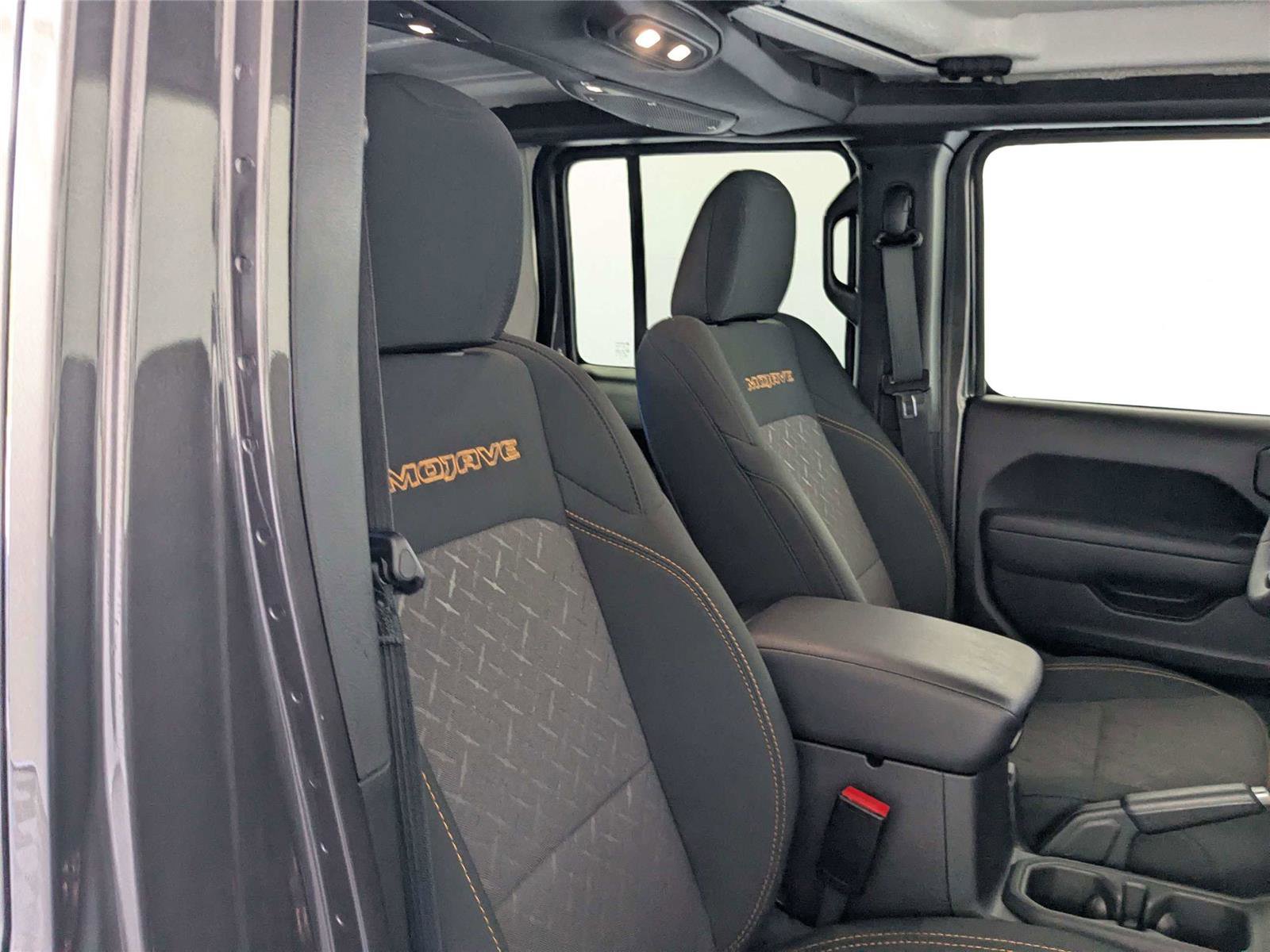 Used 2025 Jeep Gladiator Mojave w/ Convenience Group AWD/4WD image 32