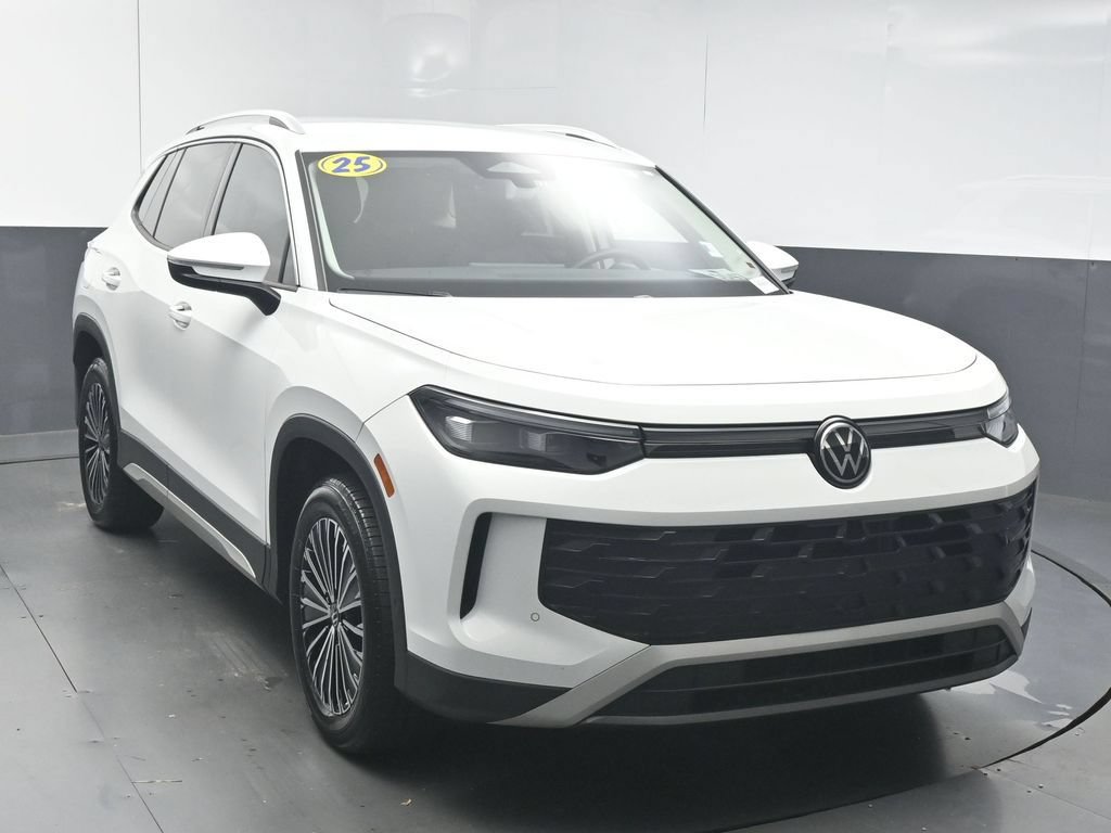 Used 2025 Volkswagen Tiguan S FWD image 2