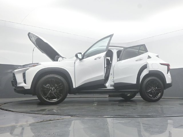 Used 2025 Chevrolet Trax ACTIV FWD image 57
