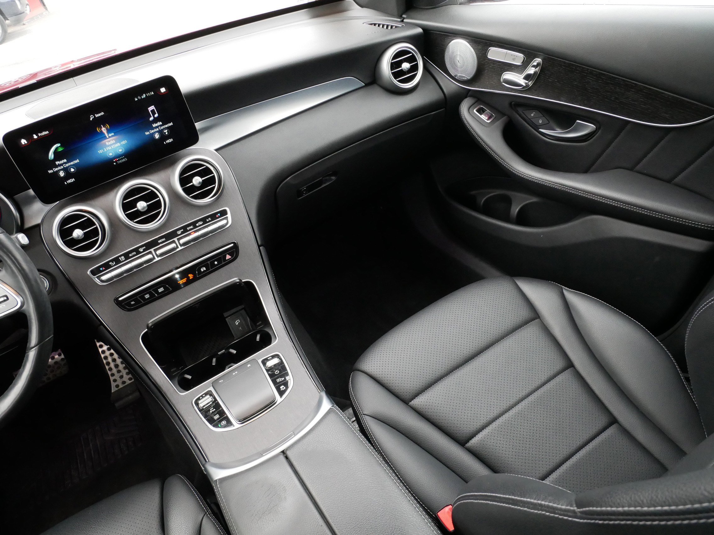 Used 2021 Mercedes-Benz GLC 300 4MATIC image 11