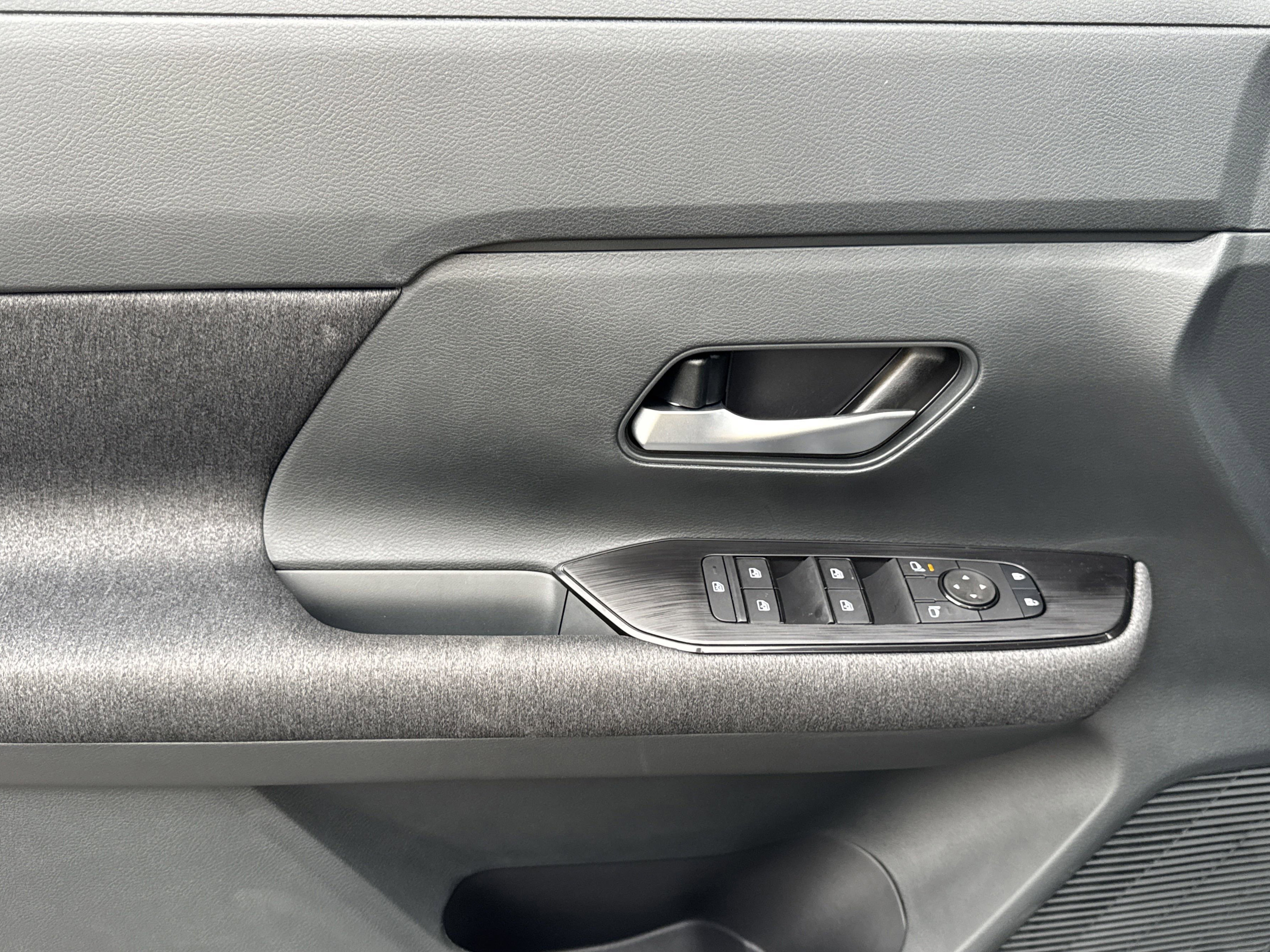 New 2025 Nissan Kicks SV w/ SV Premium Package image 9