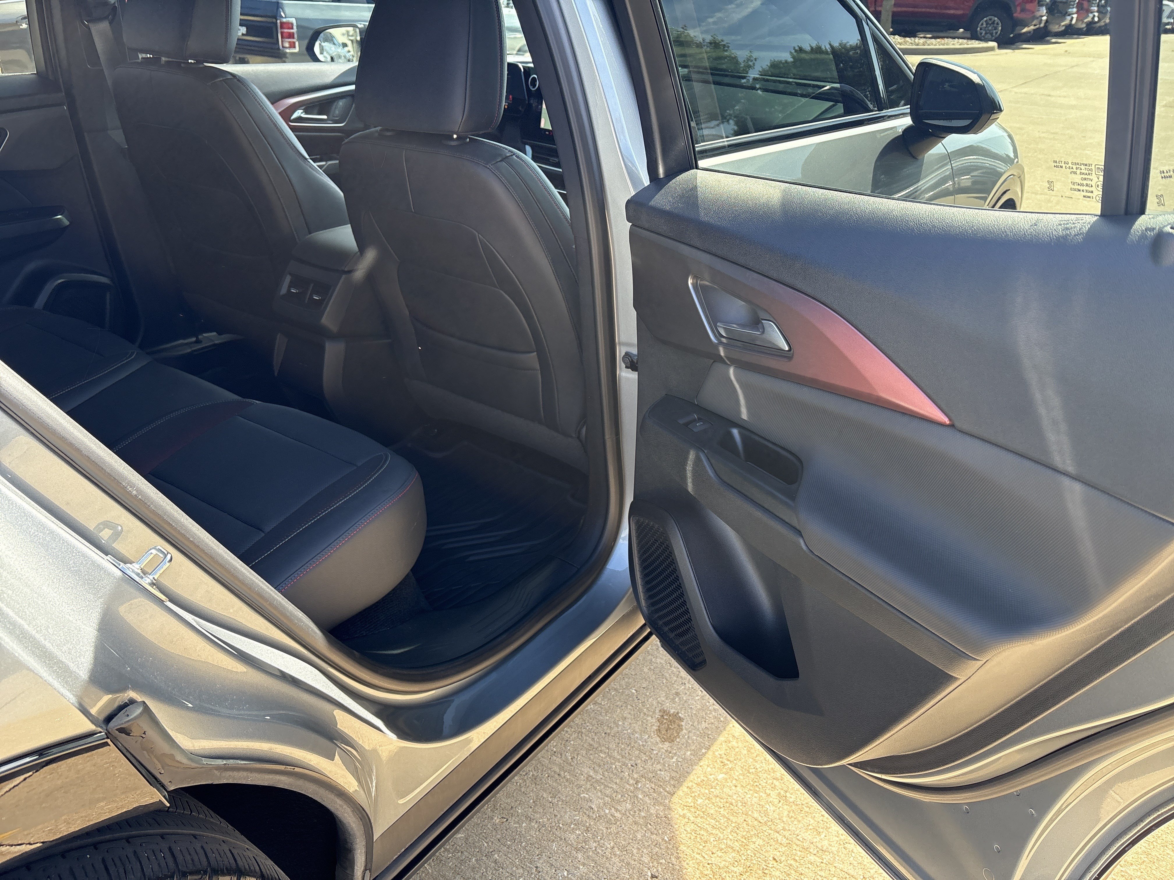 Used 2024 Chevrolet Equinox EV RS FWD image 13