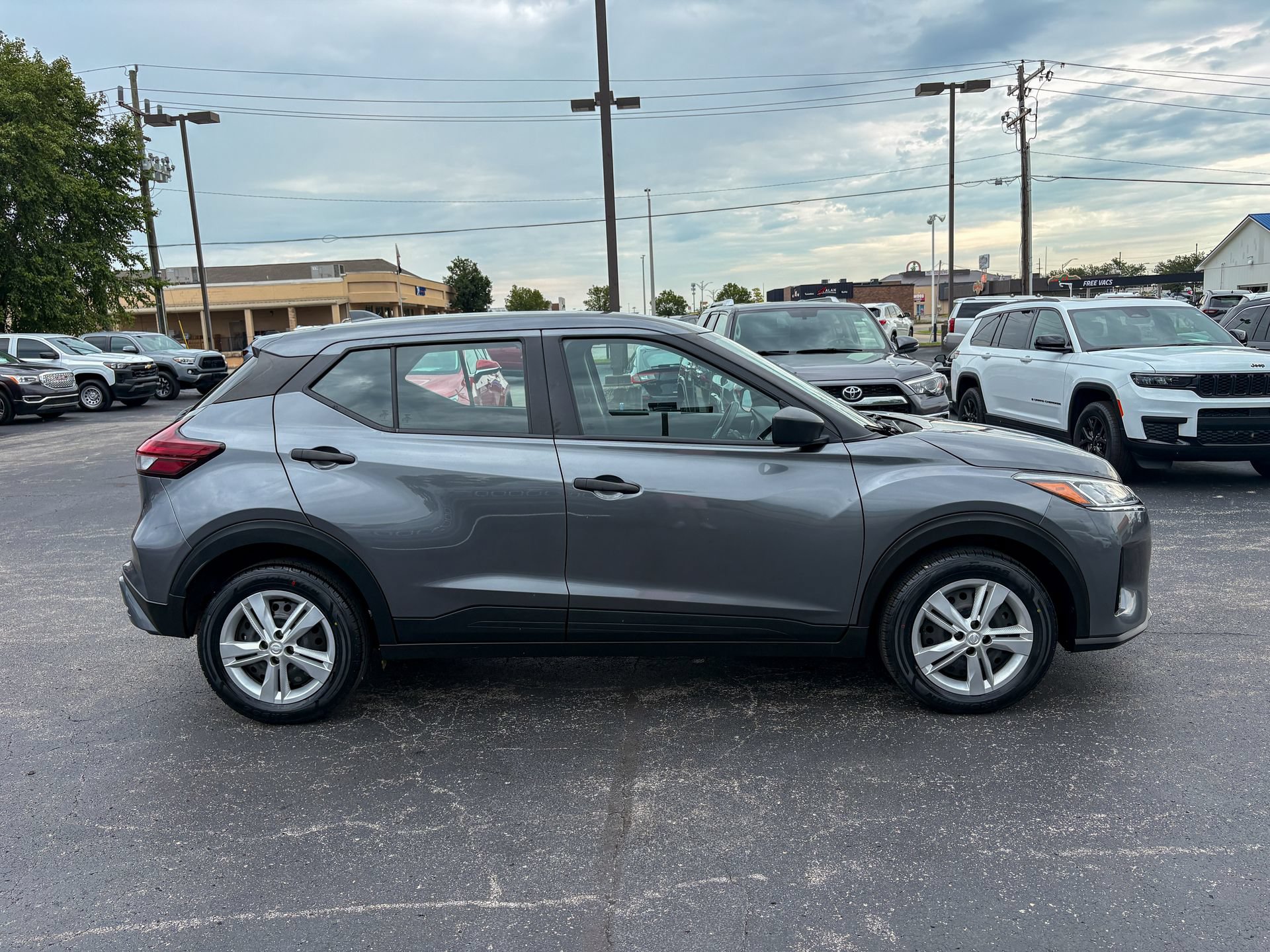 Used 2024 Nissan Kicks S FWD image 13