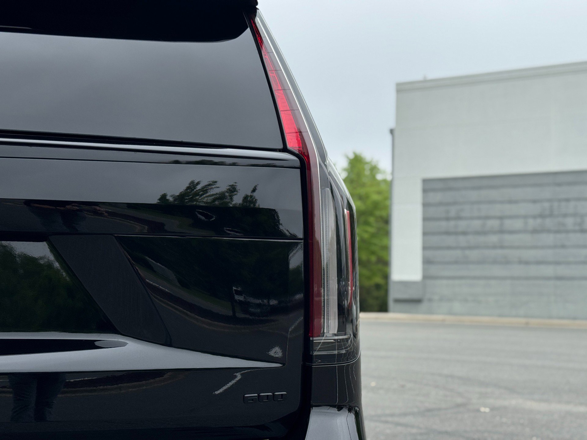 Used 2024 Cadillac Escalade ESV Sport Platinum w/ LPO, ONYX Package image 18