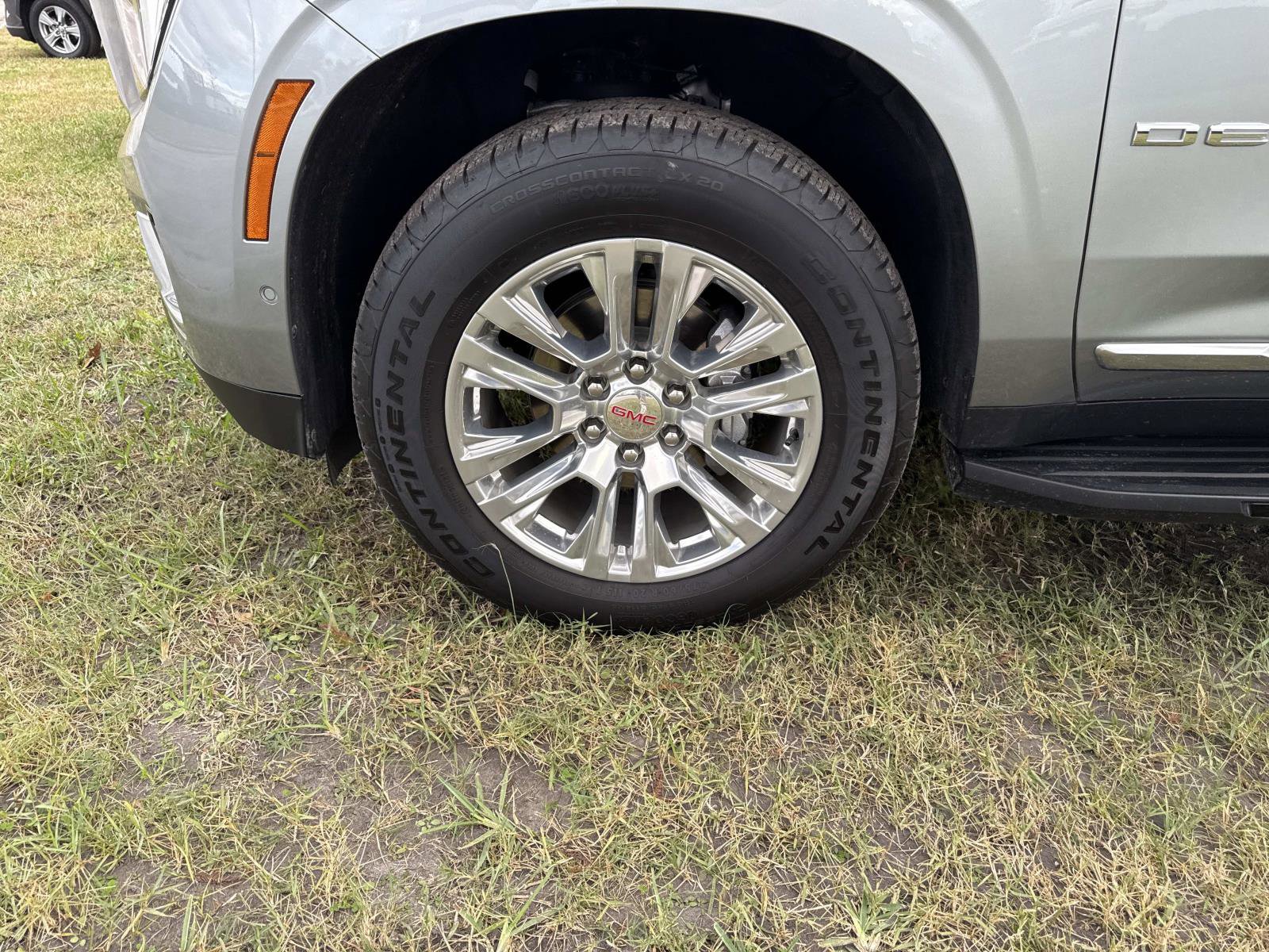 Used 2025 GMC Yukon XL Denali image 9