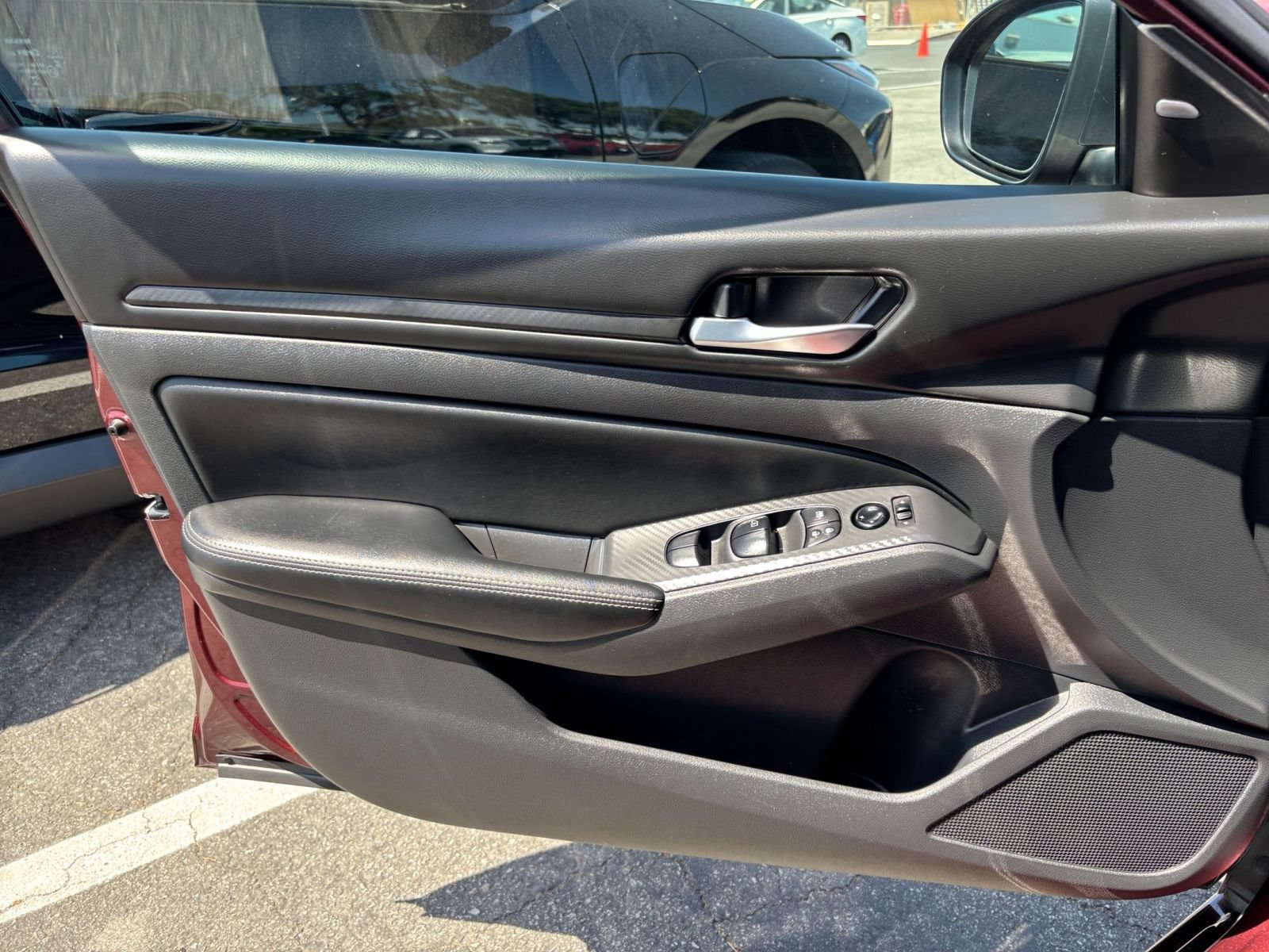 Used 2025 Nissan Altima 2.5 SV FWD image 18
