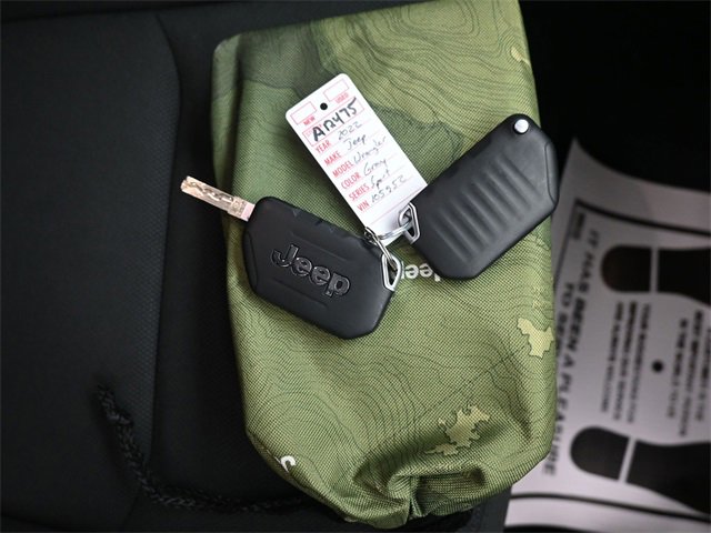 Used 2022 Jeep Wrangler Sport image 10