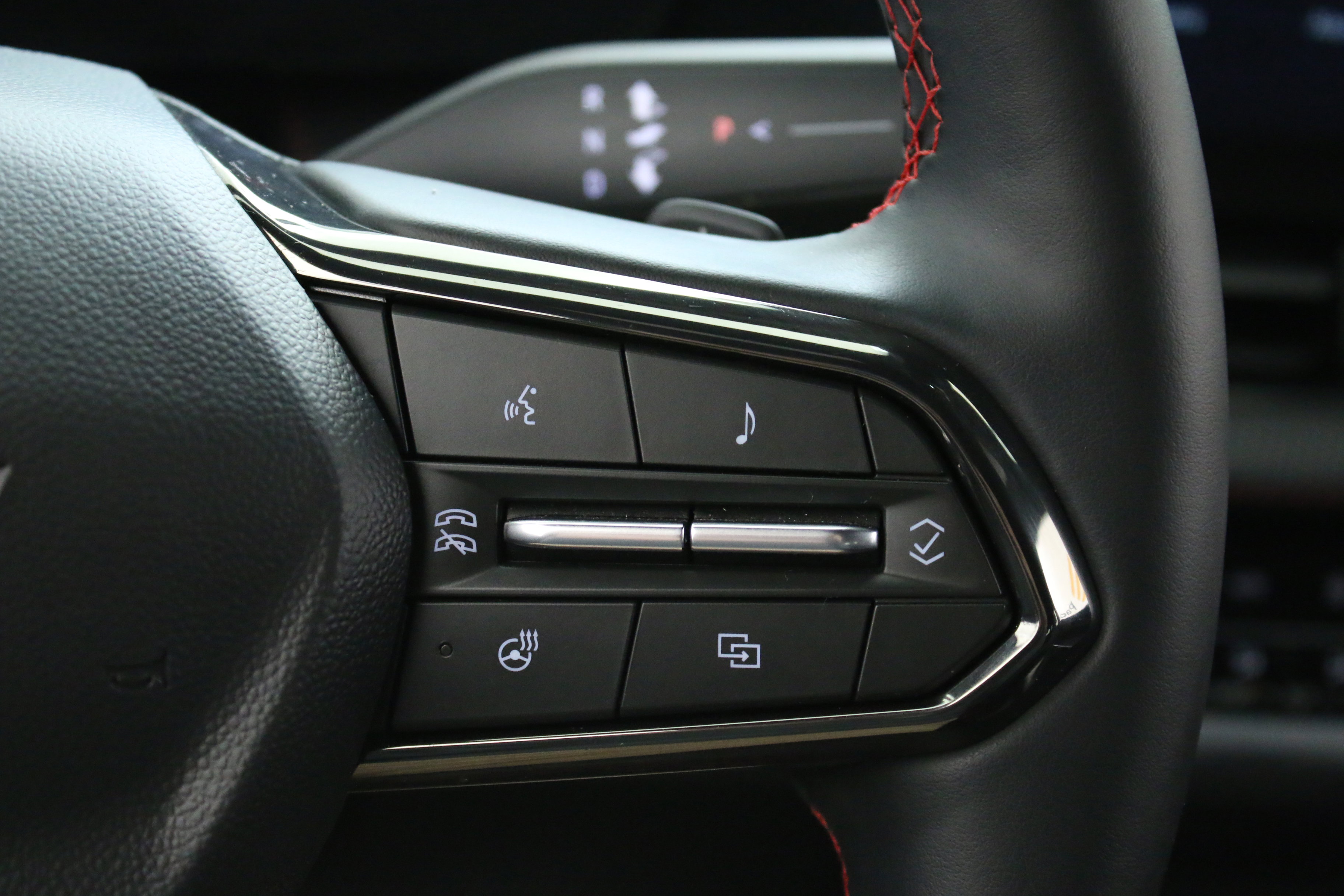 Certified 2025 Chevrolet Equinox RS w/ Safety and Technology Package AWD/4WD image 15