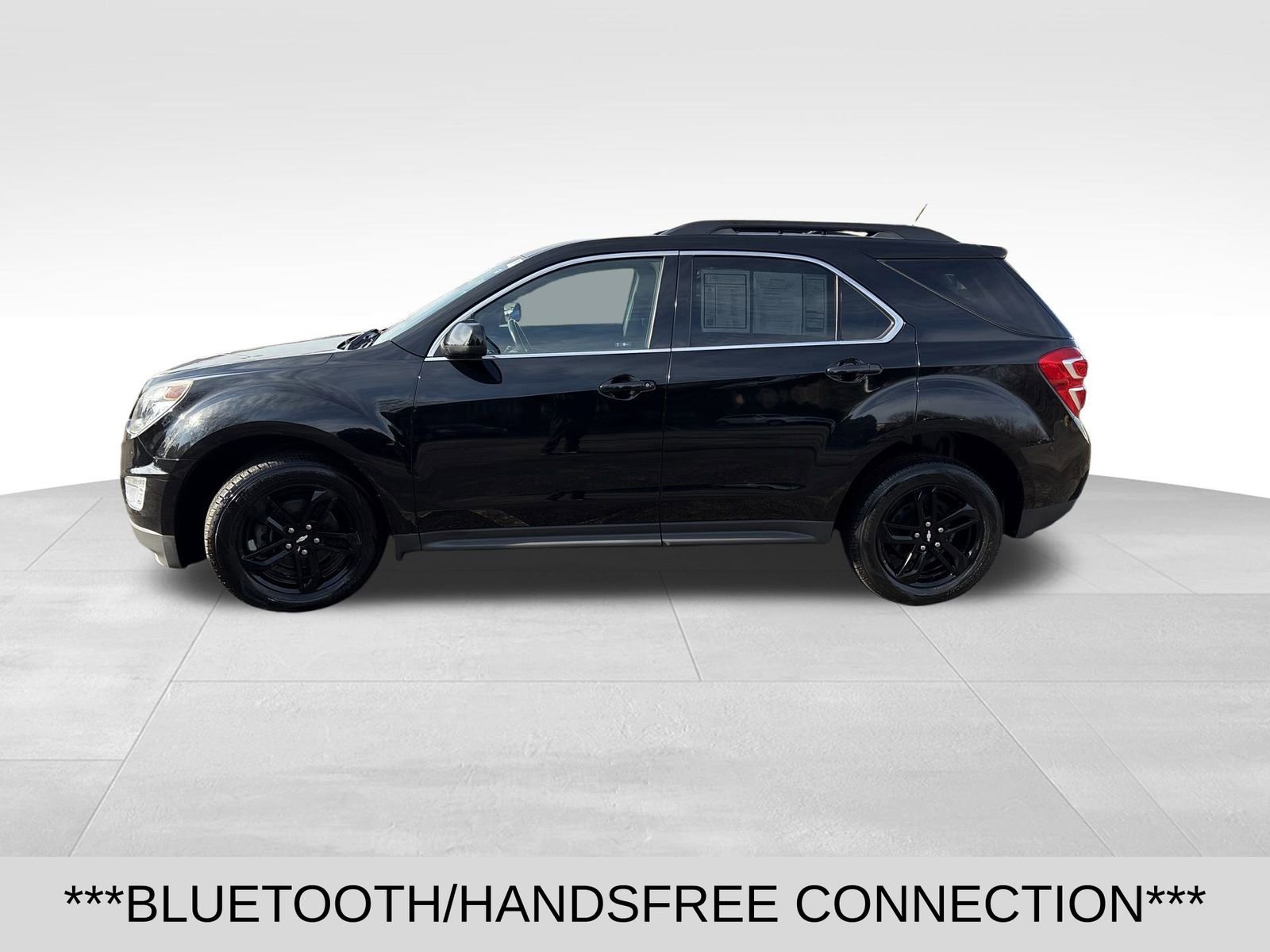 Used 2017 Chevrolet Equinox LT image 2