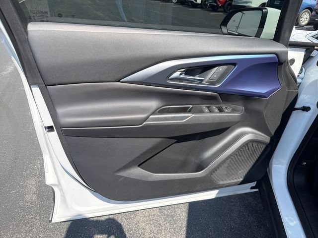 Certified 2024 Chevrolet Equinox EV LT FWD image 11