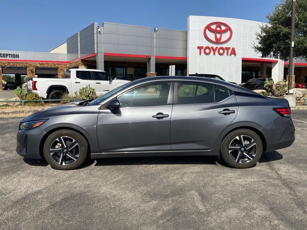 Used 2025 Nissan Sentra SV FWD image 8