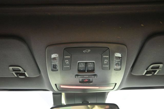 Used 2023 Toyota Sienna XLE FWD image 11